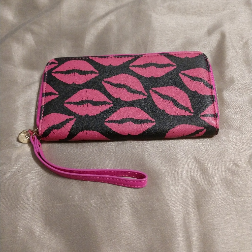 Dabney Lee - Lip Print Wristlet